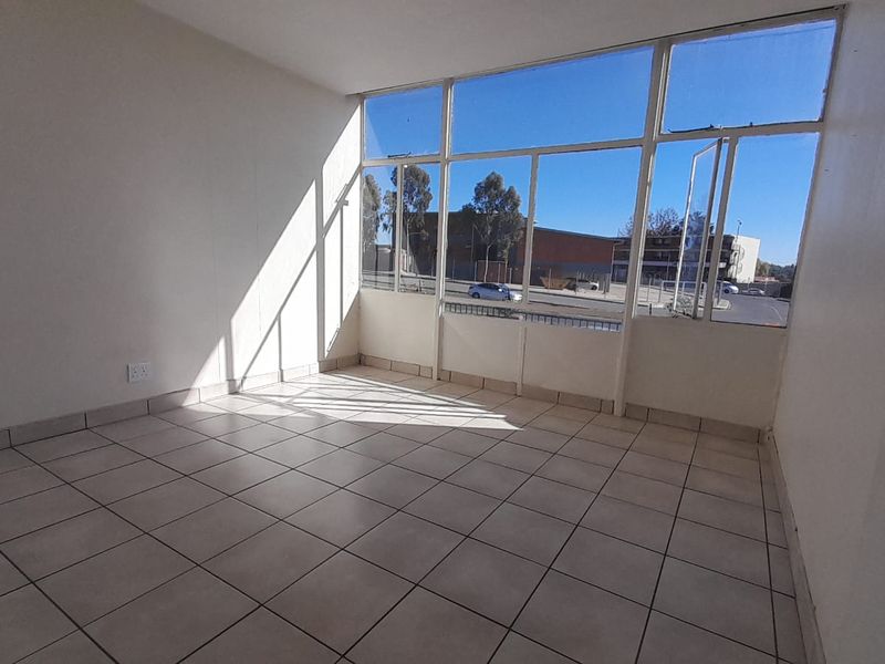 First Floor Apartment - Photo 3