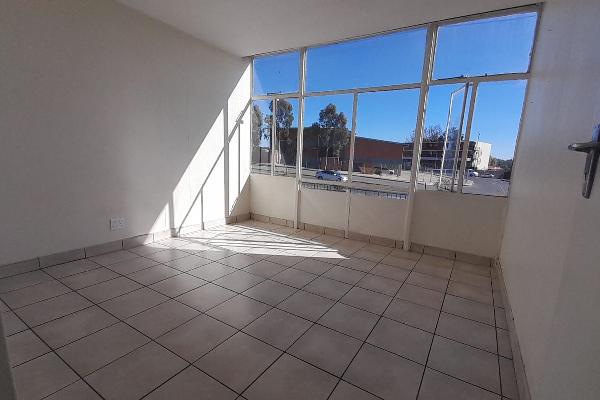 First Floor Apartment - Photo 3