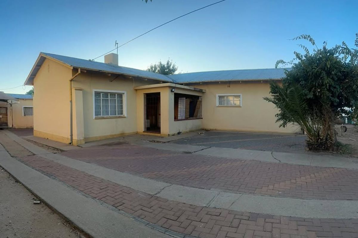 Spacious family home with income-generating flats - for Sale!! - Photo 5