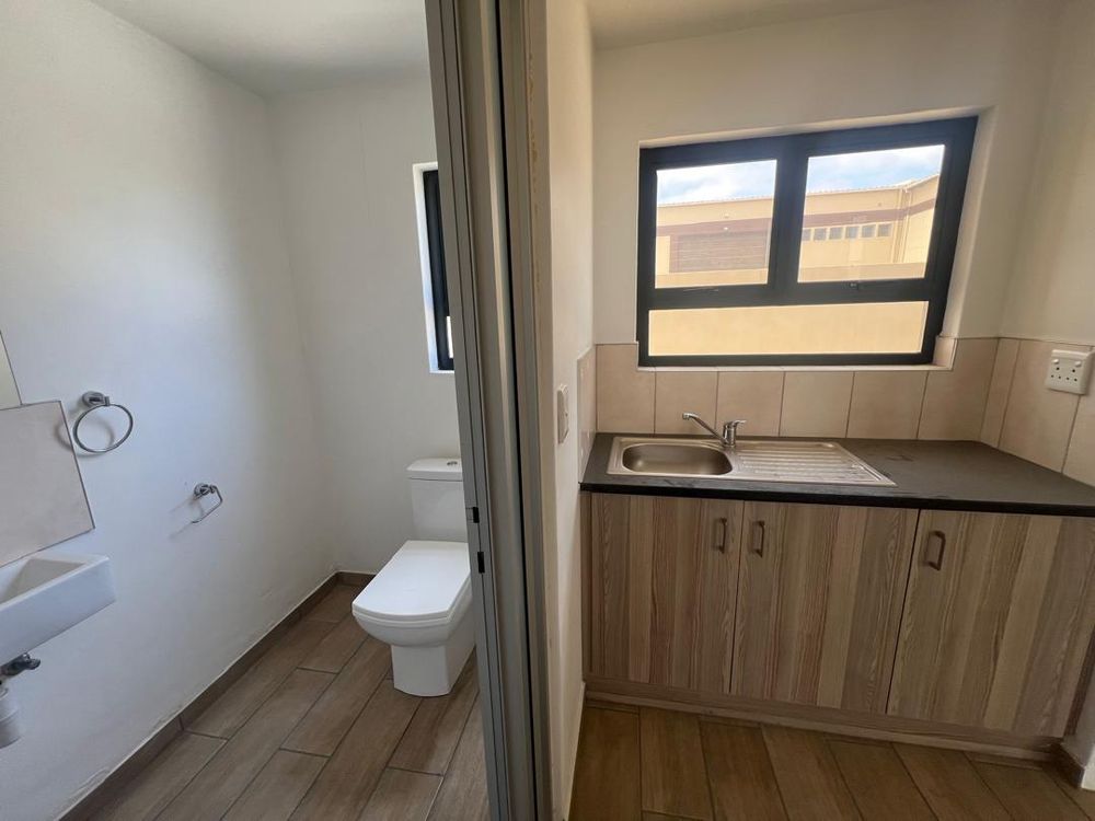 Main area's kitchenette and WC