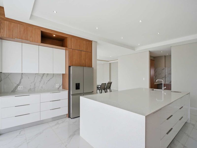 Brand-New 4-Bedroom Masterpiece in Prestigious Waterkloof Heights Available 1 May 2026 - Photo 4