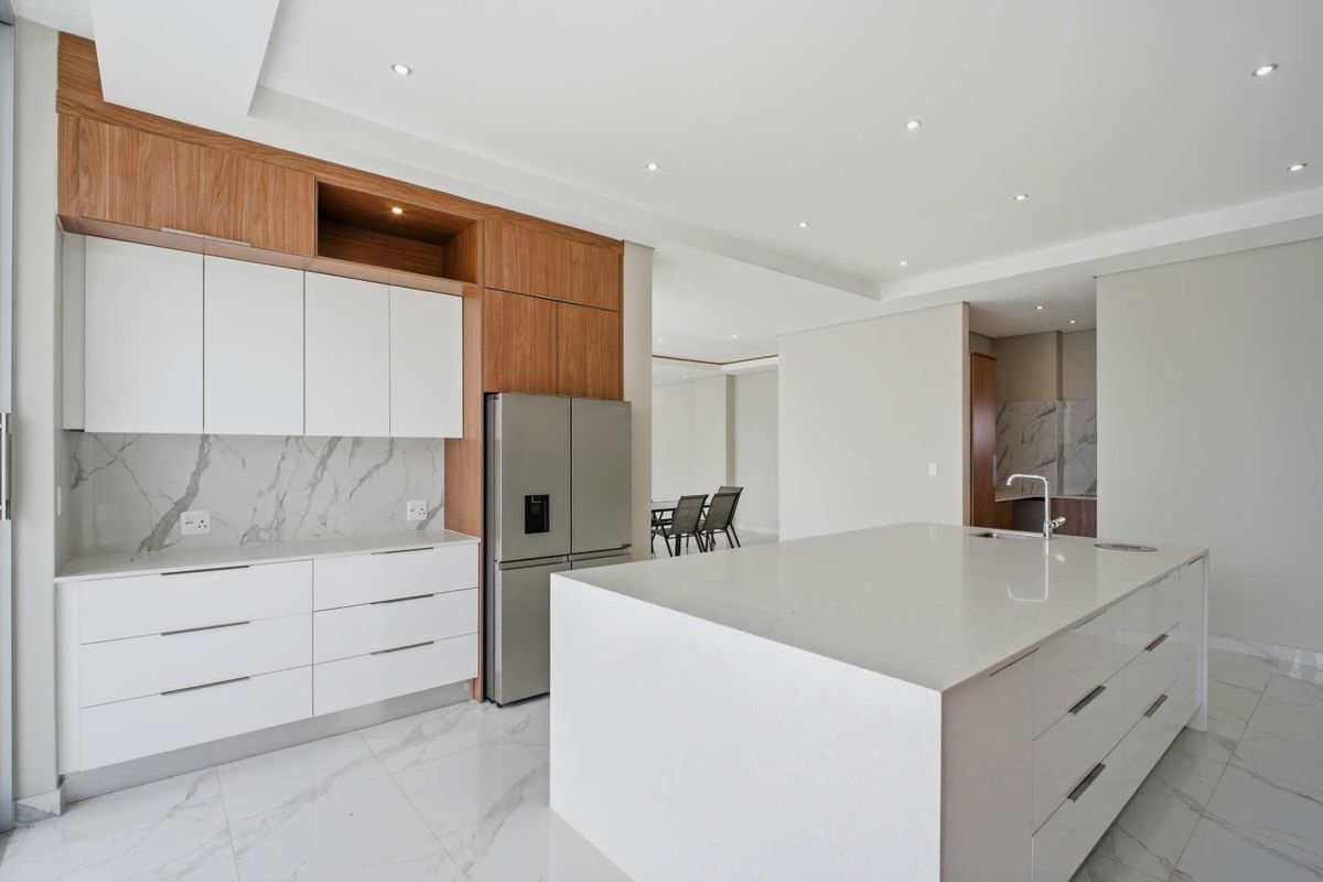 Brand-New 4-Bedroom Masterpiece in Prestigious Waterkloof Heights Available 1 May 2026 - Photo 4