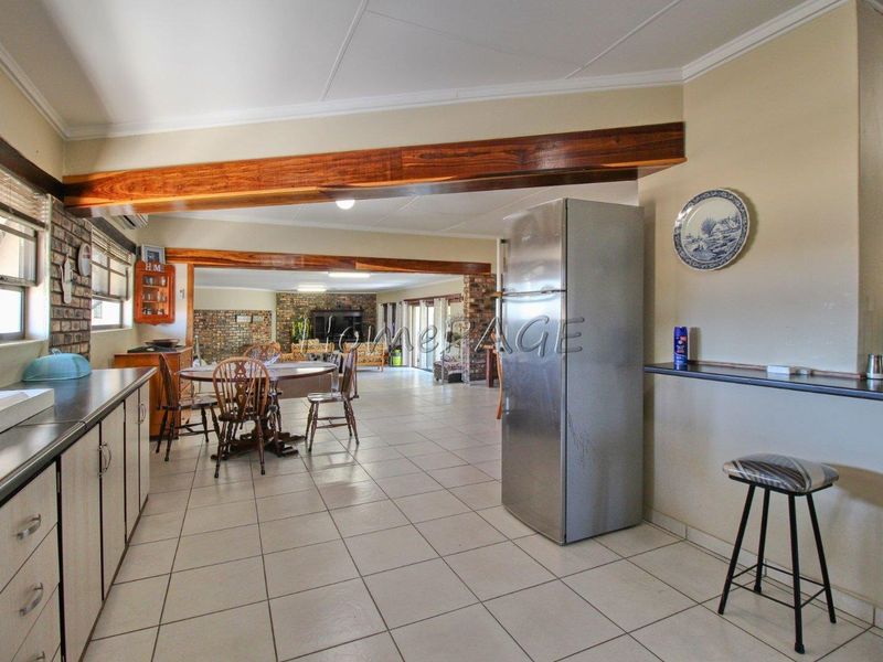 Otjiwarongo.:  Beautiful and neat 5 Bedroom Home on the outskirts of Town - Photo 10