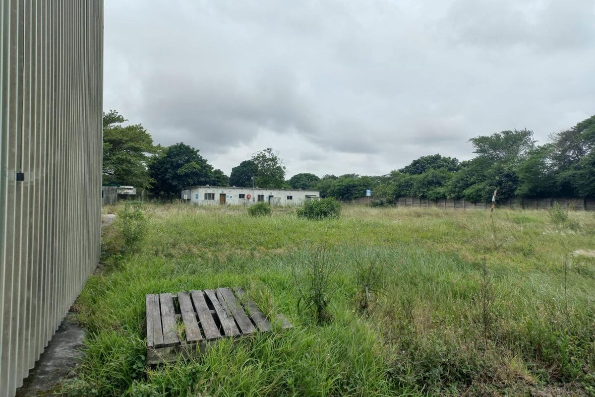 Industrial Warehouse with excellent Operational Space and Secure Facilities - Photo 3