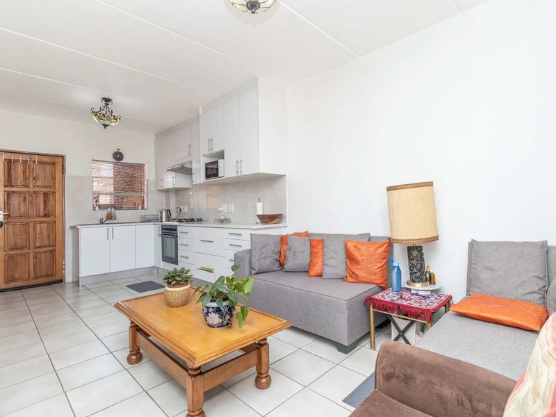 Honeypark Haven: Modern, Stylish, Perfect Home for Families & Pets! - Photo 6