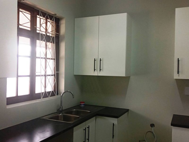 Flexible 75m2 Office / Retail Space to Rent - Photo 3