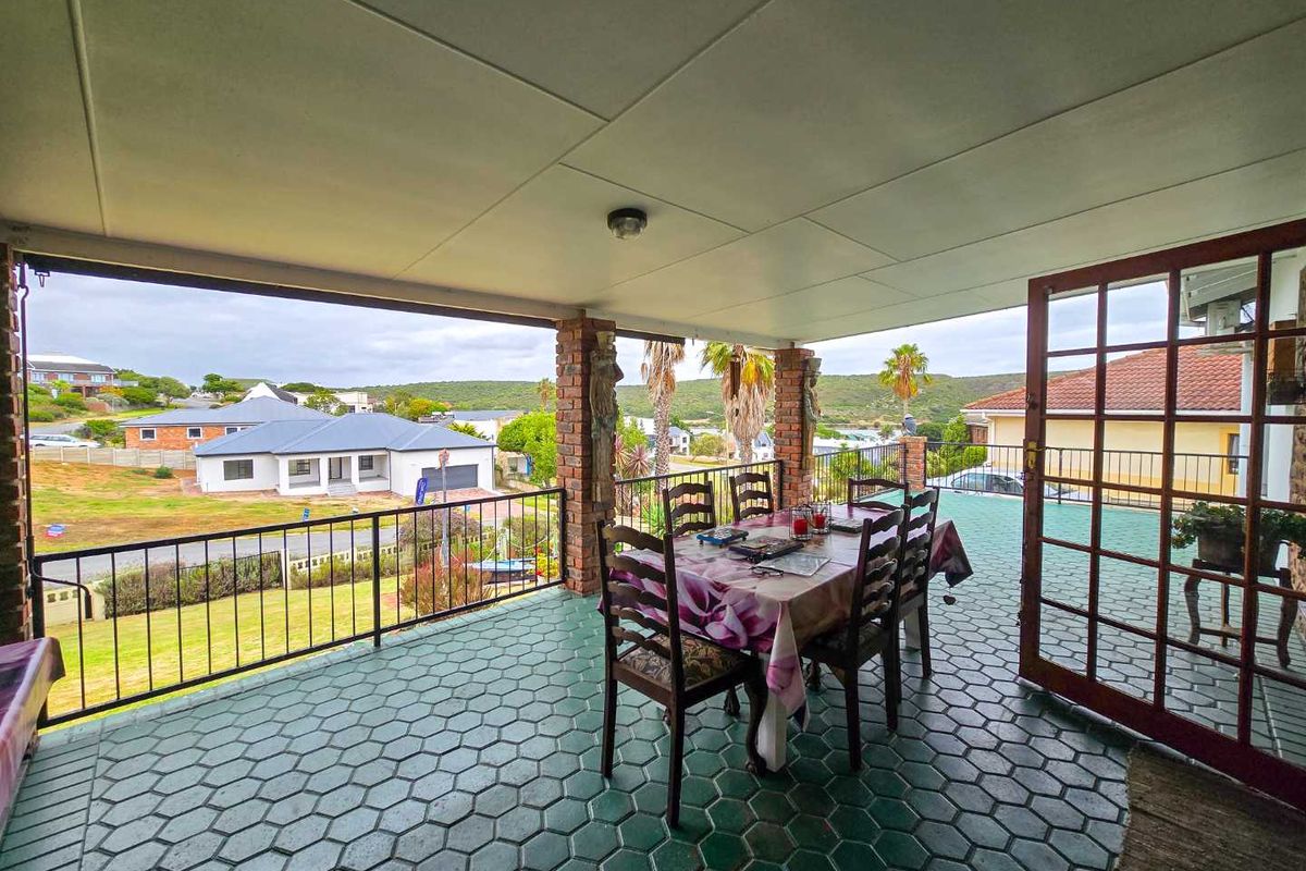 Family home with flatlet for sale in Stilbaai-Wes. - Photo 4