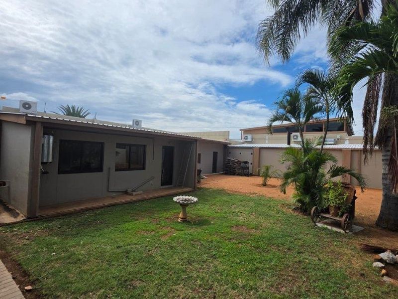 Large 3-bedroom house for sale in Tsumeb - Photo 7