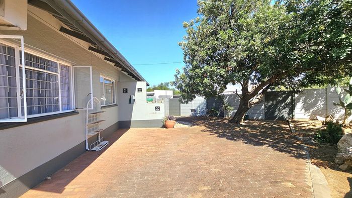 Property #2497960, House Rental Monthly in Suiderhof