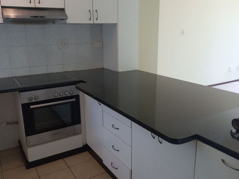 Sea-Facing Three-Bedroom Apartment for Sale in a Well-Managed Estate - Photo 10