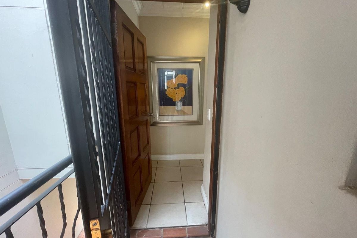 FURNISHED TWO BEDROOMS - Photo 3