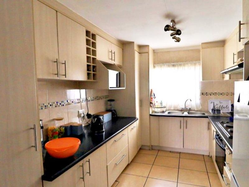 **Charming Two-Bedroom Townhouse for Sale in Norkem Park** - Photo 5