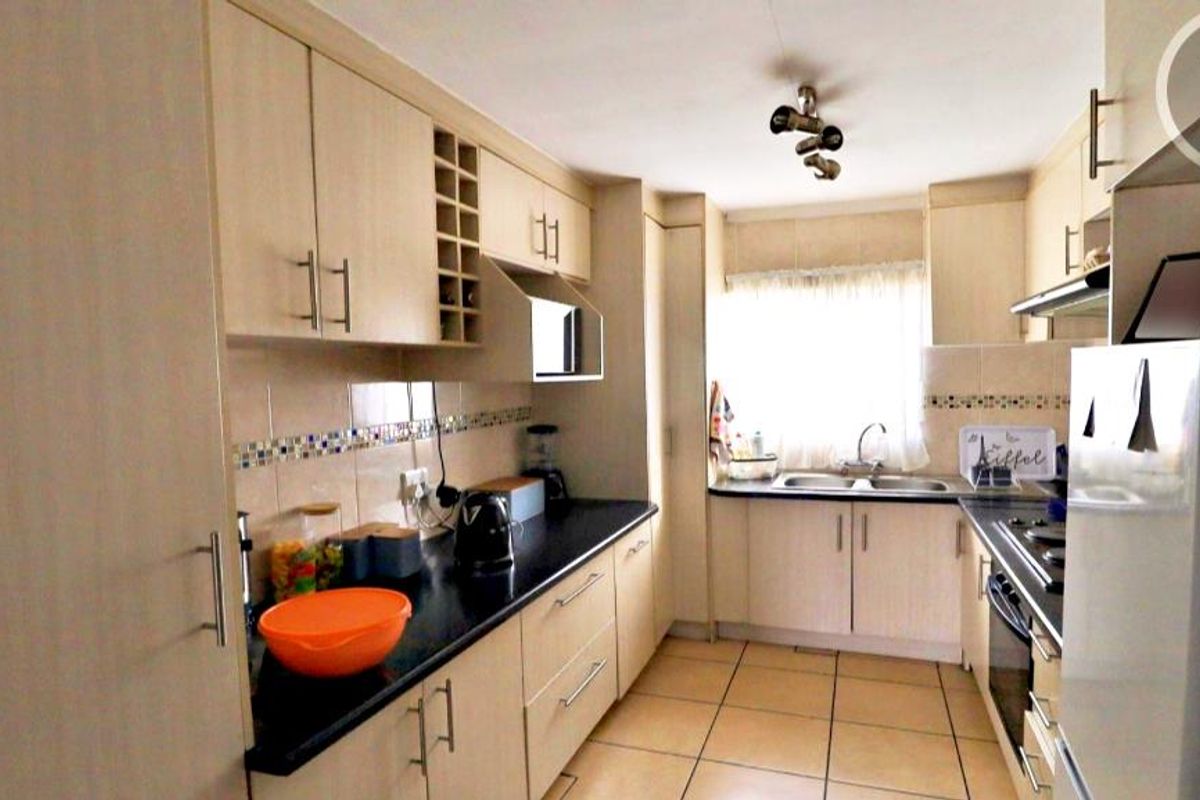 **Charming Two-Bedroom Townhouse for Sale in Norkem Park** - Photo 5