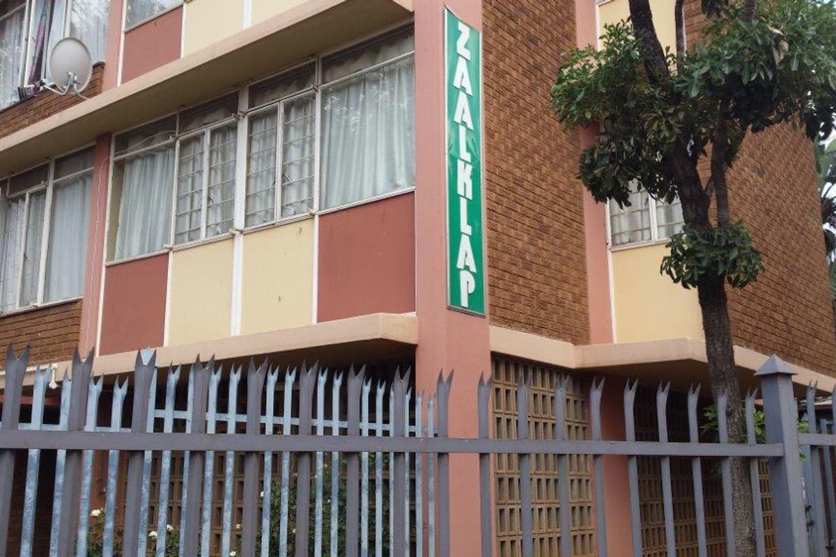 BACHELOR FLAT TO RENT IN SUNNYSIDE - Photo 4