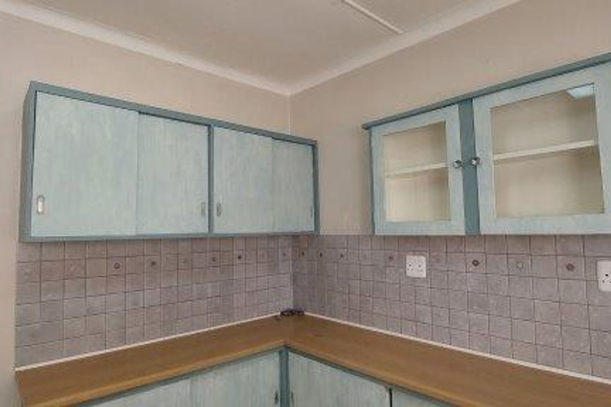 Home on large plot can add another dwelling close to Gymnasium Private school. - Photo 2