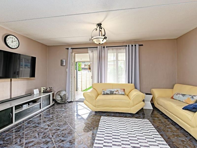 2 Bedroom Duplex Unit in the Heart of Lyndhurst - Photo 5