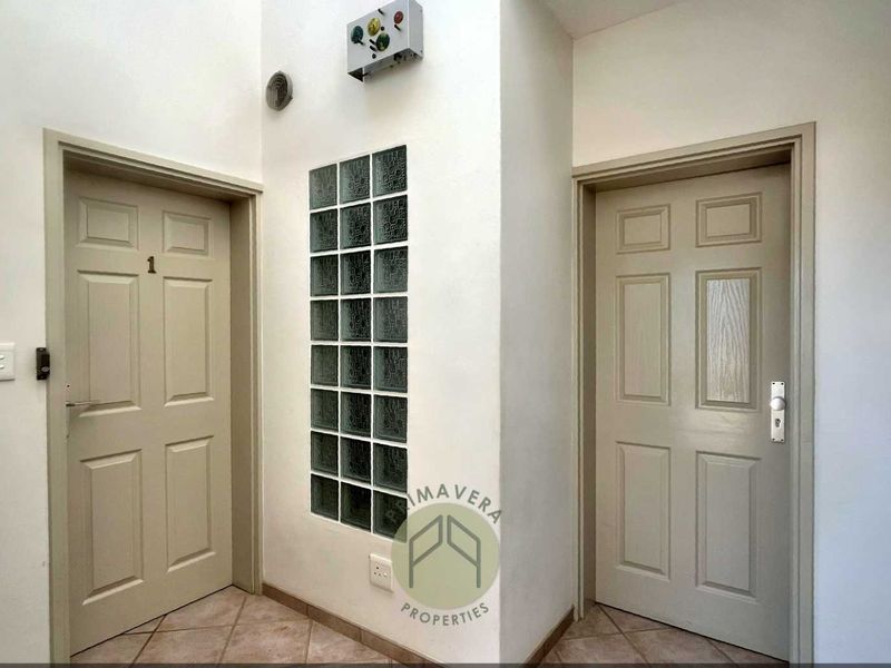 6 Bedroom Double-Storey House WITH TWO FLATS For Sale in Hage Heights, Swakopmund - Photo 8