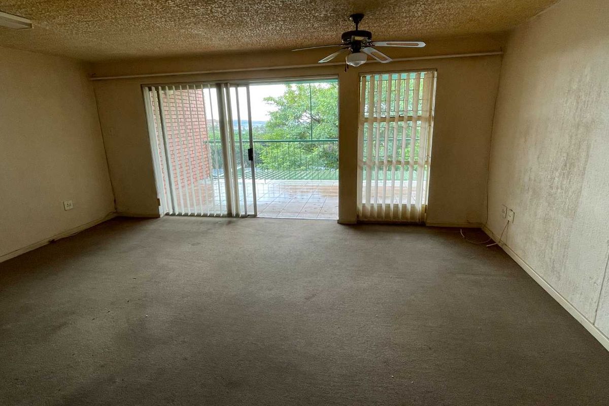 2.5 Bedroom very specious Townhouse in Silverton - Photo 2