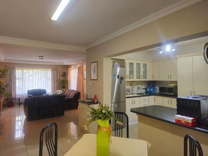 Modern Sandstone Home – Secure, Spacious & Family-Friendly - Photo 7