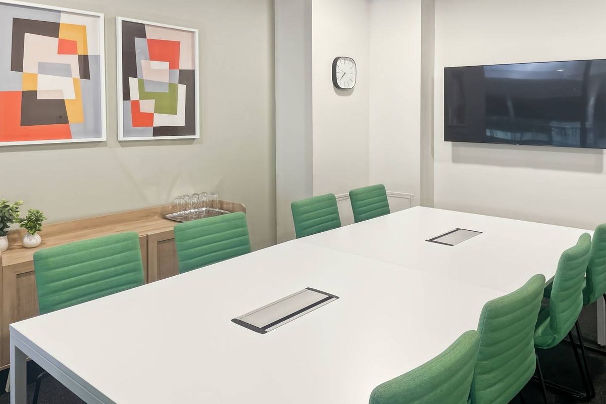 Book a reserved coworking spot or hot desk in Regus Cradlestone Mall - Photo 4