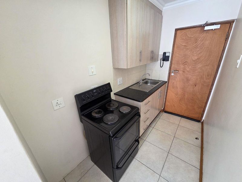 Bachelor Apartment available in Hillcrest - Photo 7