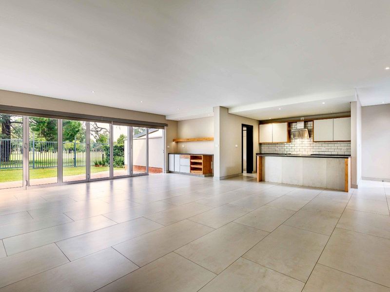 Large corner home in the popular Taemane Golf View Estate - Moreleta Park - Photo 2