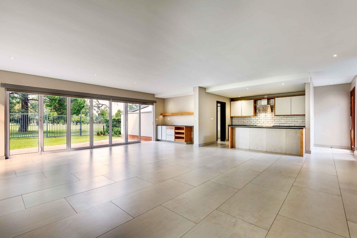 Large corner home in the popular Taemane Golf View Estate - Moreleta Park - Photo 2