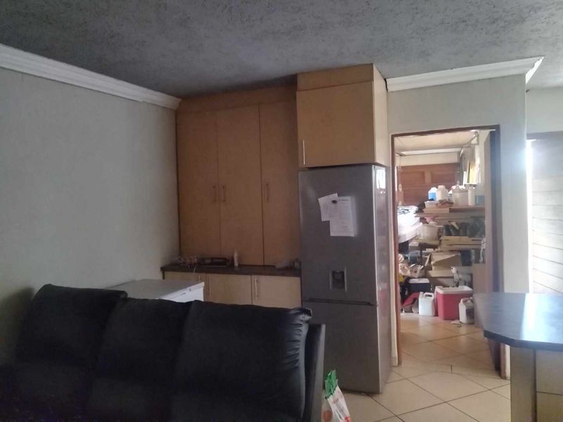 3 bedrooms house to rent in Soshanguve East - Photo 8