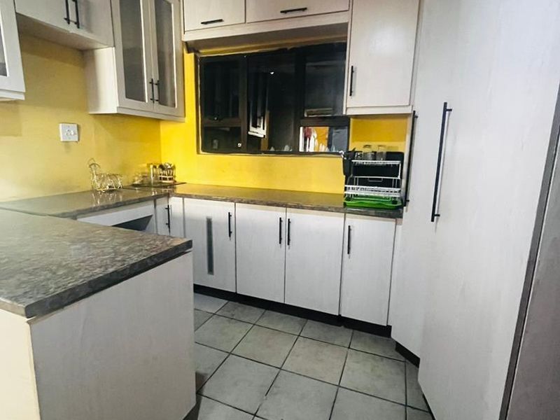 5 Bedroom House for Sale in Madadeni, Section R, KwaZulu-Natal - Photo 8