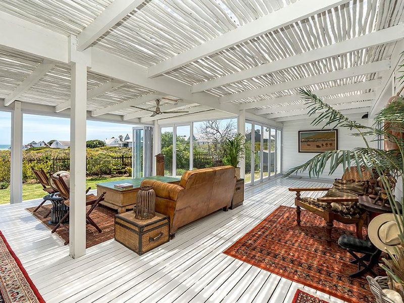 WHERE LUXURY MEETS THE OCEAN - Photo 4