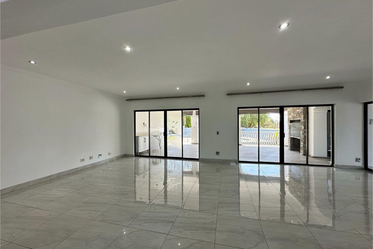 Elegant 5-Bedroom Family Home with Pool, Solar & Staff Accommodation - Photo 3