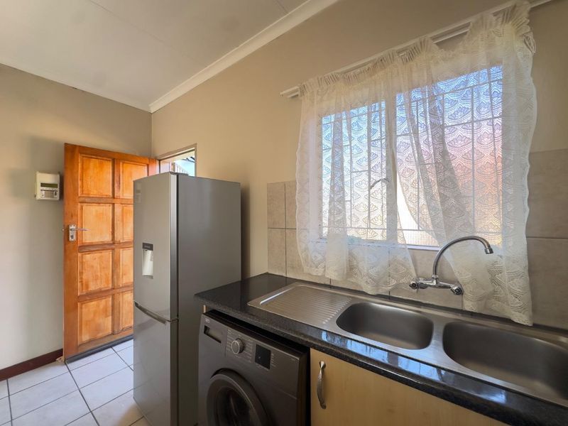 1 Bedroom Apartment With A Balcony - Photo 5
