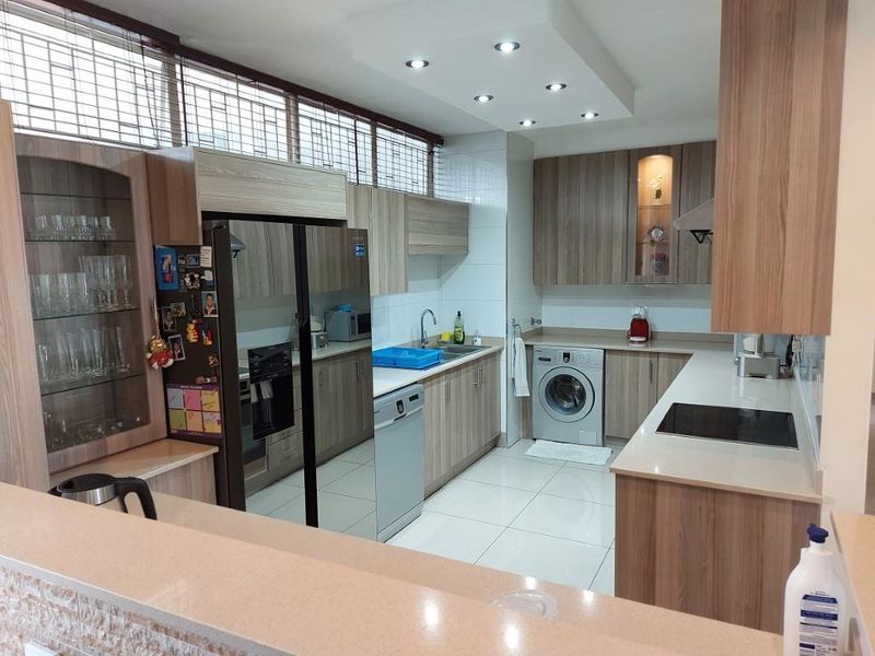 3 BEDROOM APARTMENT FOR SALE IN BENMORE - Photo 3