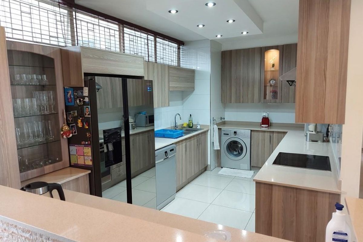 3 BEDROOM APARTMENT FOR SALE IN BENMORE - Photo 3