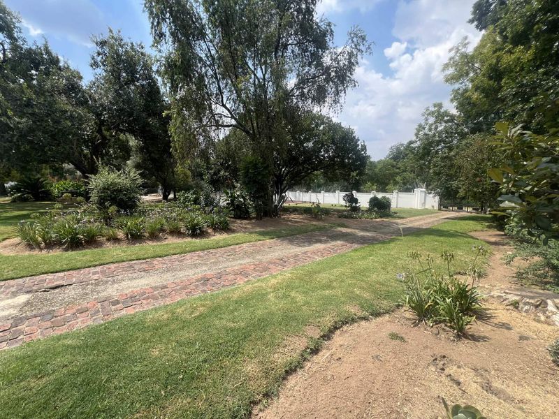 Prime Development Opportunity | 5,000sqm Land – Subdivision Potential | Bryanston East - Photo 4
