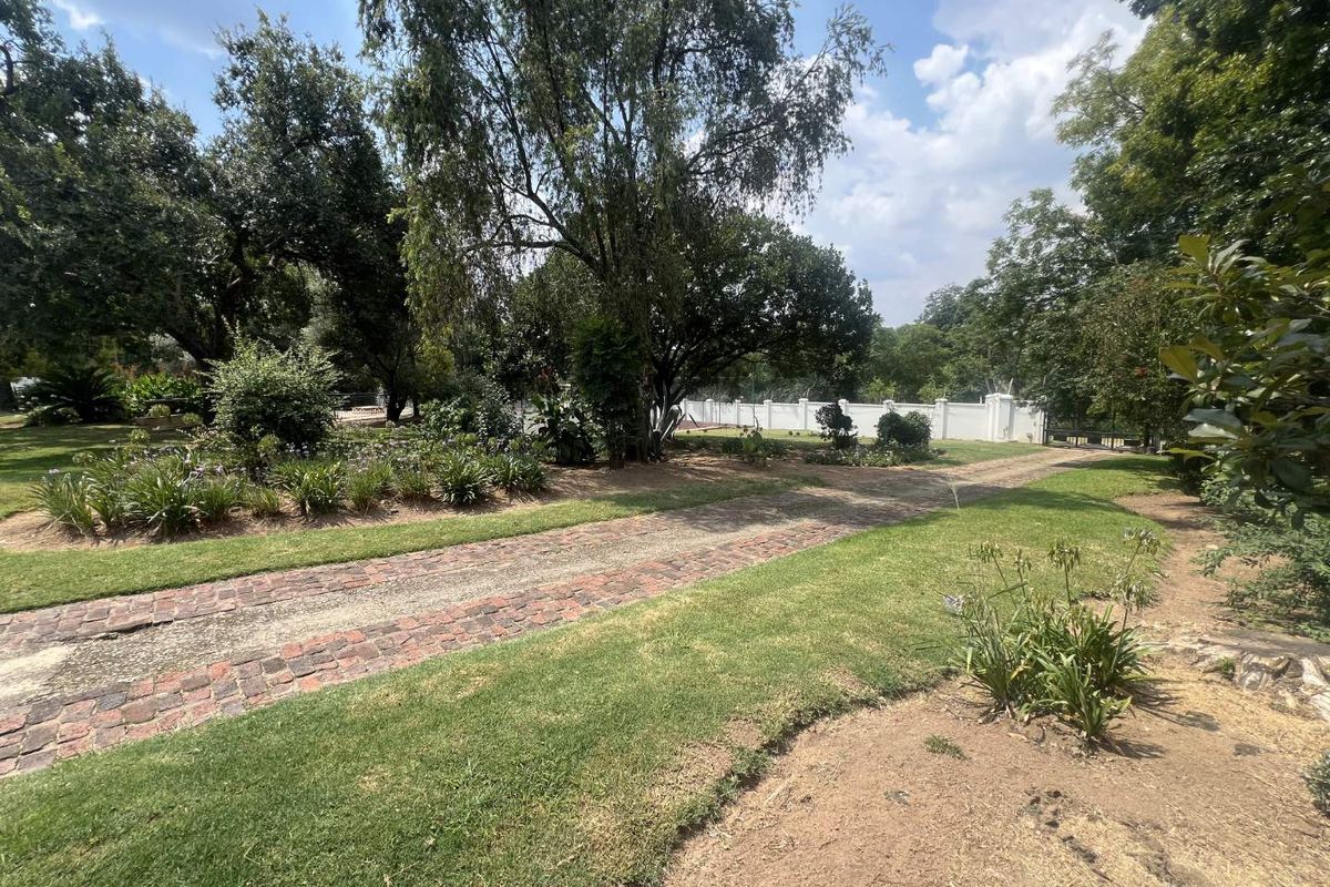 Prime Development Opportunity | 5,000sqm Land – Subdivision Potential | Bryanston East - Photo 4