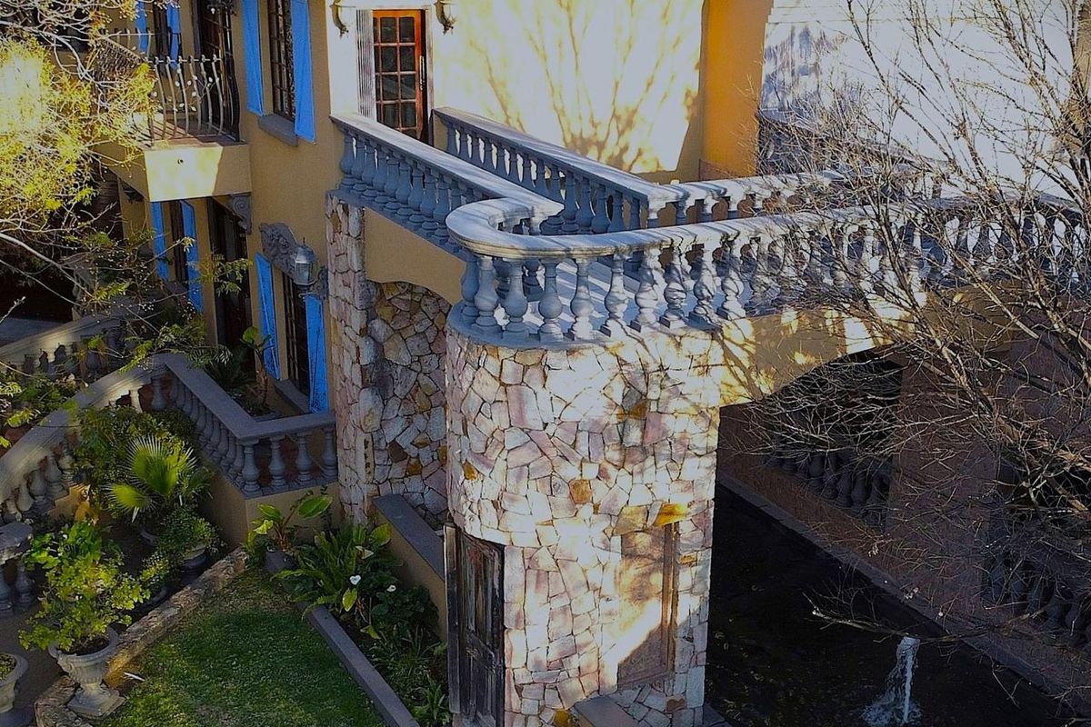 Castle in Alberante security estate perfect for a venue/restaurant/blended family - Photo 3