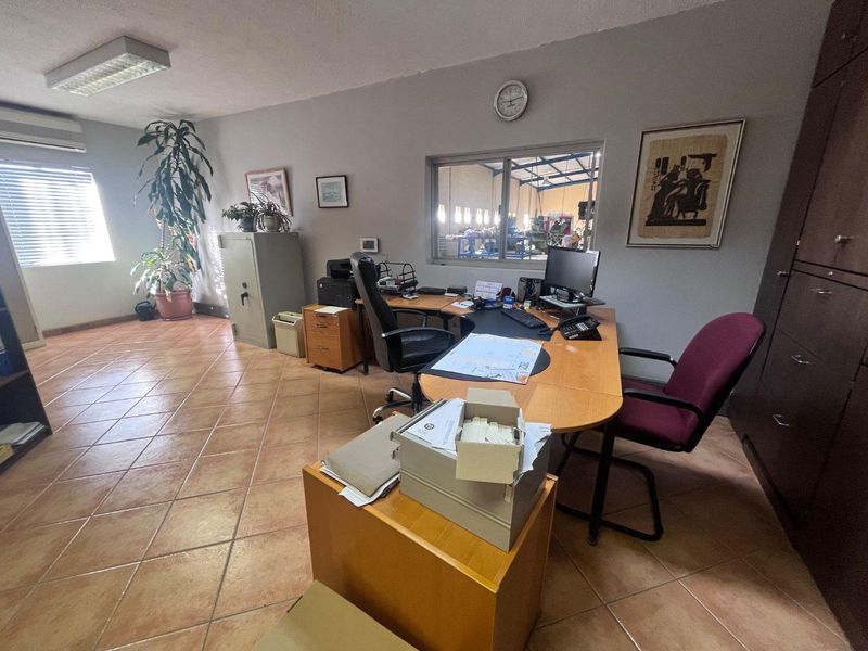 Prime warehouse in Prosperita for sale! - Photo 3