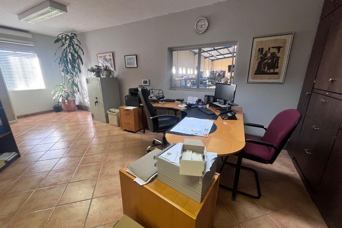 Prime warehouse in Prosperita for sale! - Photo 3