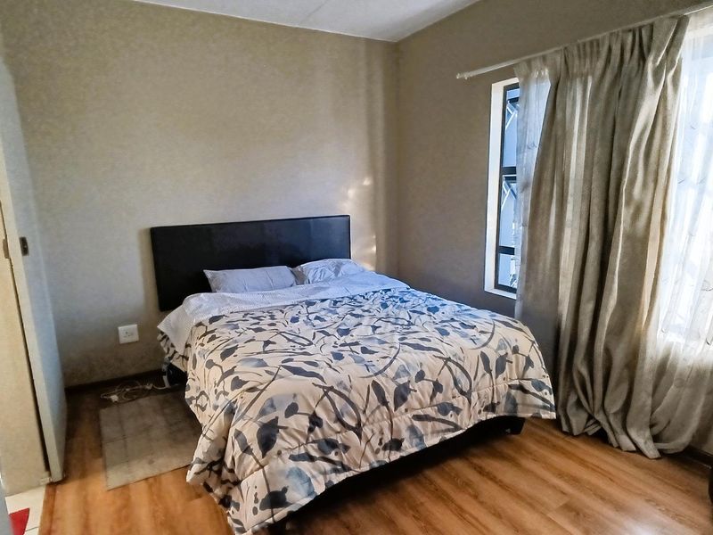 Unlock the Door to your First Home: Stylish and Secure 2 Bedroom Apartment - Photo 7