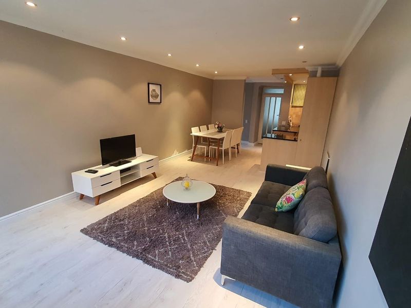 Exceptional Location in Mouille Point - Photo 2