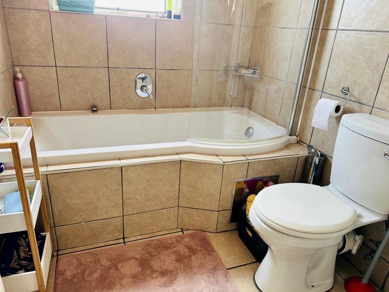 For Sale: 2 Bedroom Apartment in Village 7, Stone Arch Estate - Photo 7