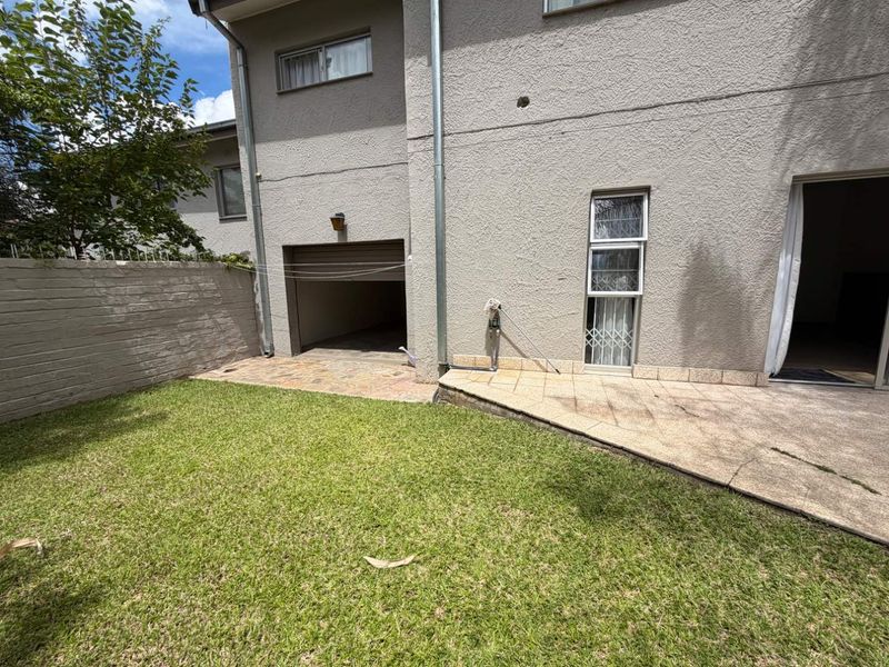 3 bedroom townhouse in Prime Location - Photo 6