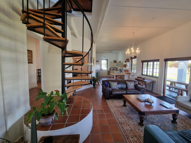 Charming Thatched Home with Ocean & Mountain Views! - Photo 8