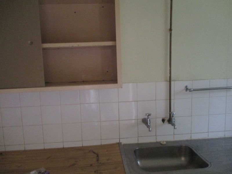 A SPACIOUS BACHELOR FLAT TO RENT IN SUNNYSIDE - Photo 3