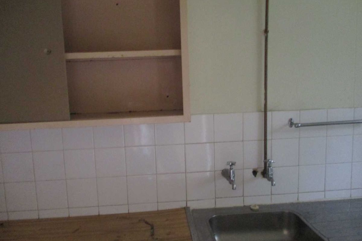 A SPACIOUS BACHELOR FLAT TO RENT IN SUNNYSIDE - Photo 3