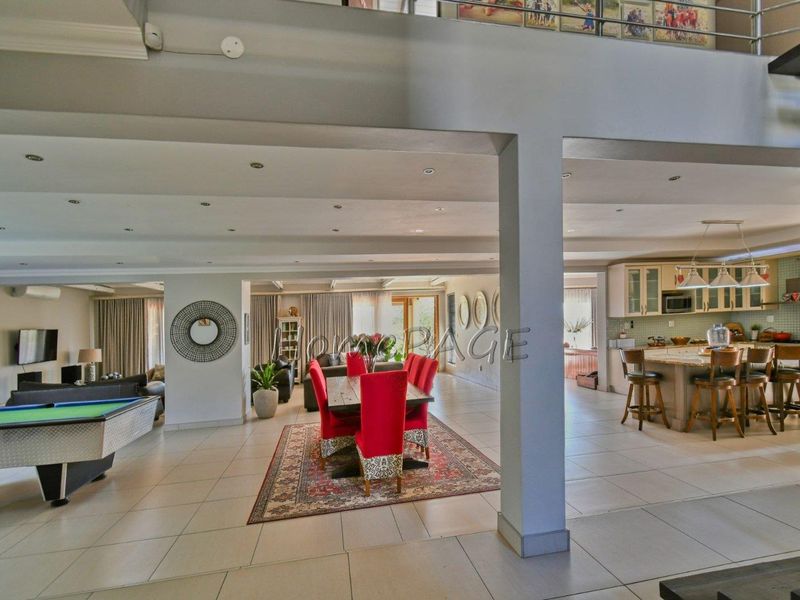 Ext 1, Outjo:  EYE CATCHING, 5 Bedr Double Storey home is for Sale - Photo 8