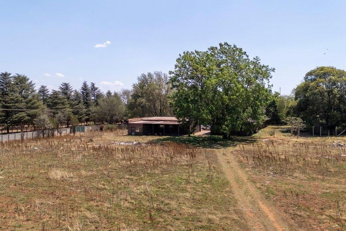 Prime 2-Hectare Property with Dual Residences, Outbuildings, and Commercial Potential - Photo 5