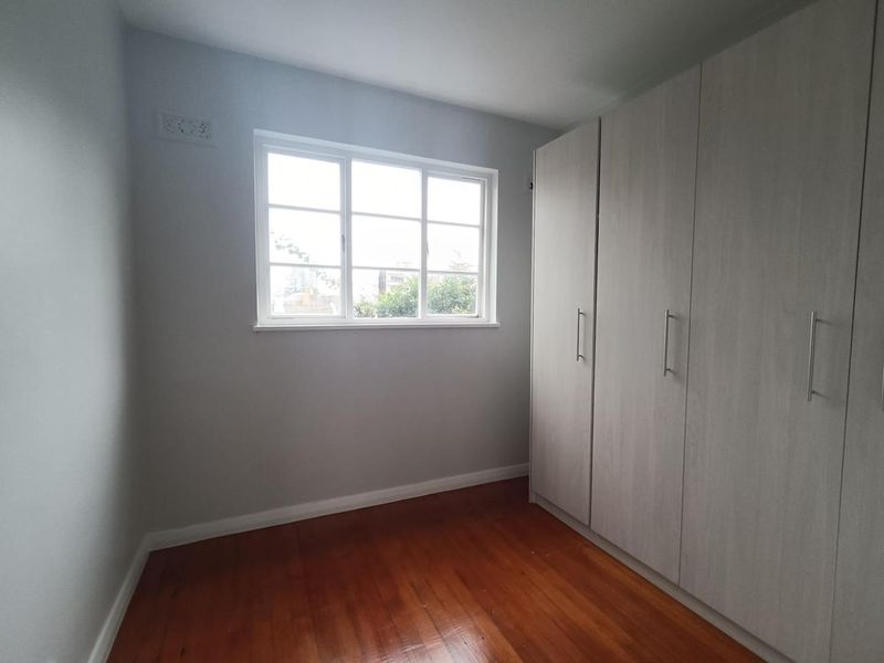 Newly Renovated 2-Bedroom Apartment in Sea Point - Photo 5