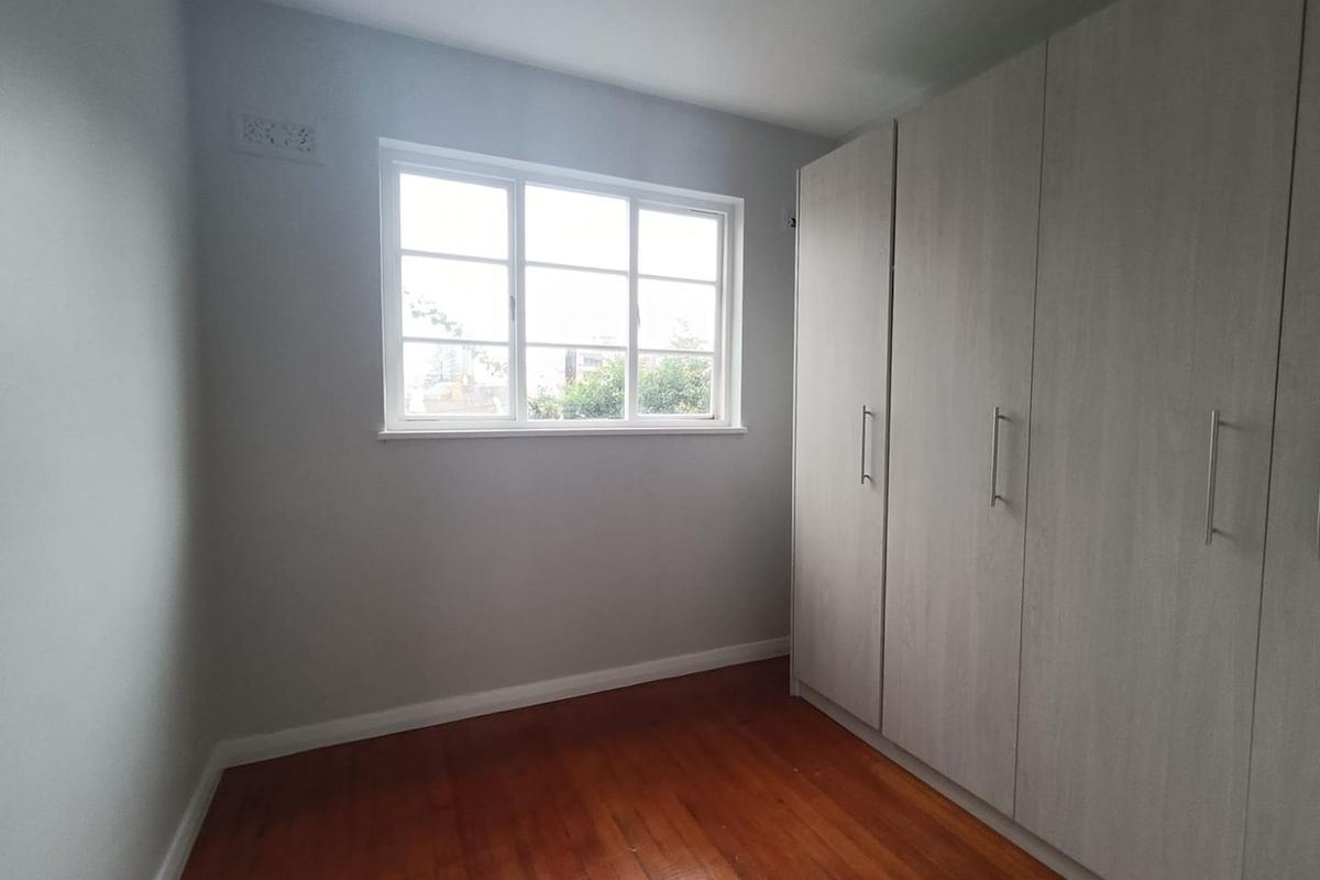 Newly Renovated 2-Bedroom Apartment in Sea Point - Photo 5